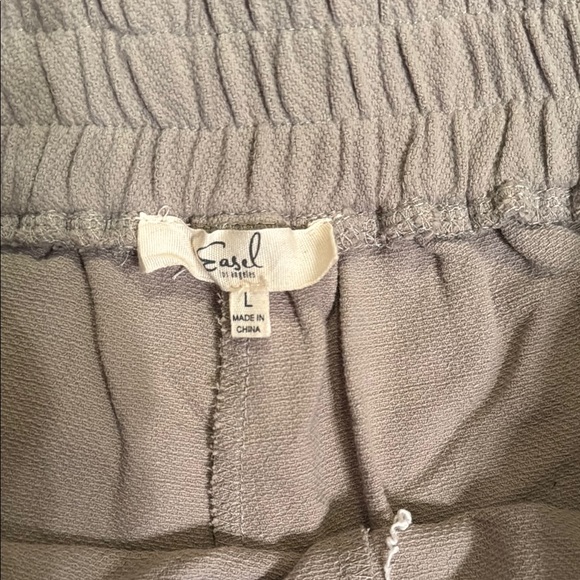 Easel Tan Shorts with Relaxed Fit - NWOT - Size L - Picture 2 of 5